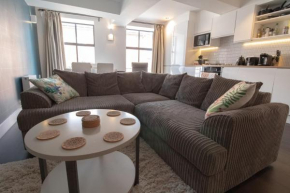 The New52 Oxford by 360Stays - Bespoke 2 Bed Luxury Apartment in the Heart of Oxford City Centre with Parking